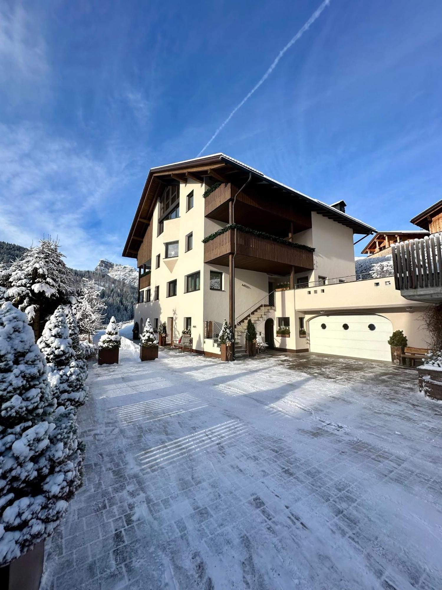 Apartment Ciasa Laoi San Cassiano  Buitenkant foto