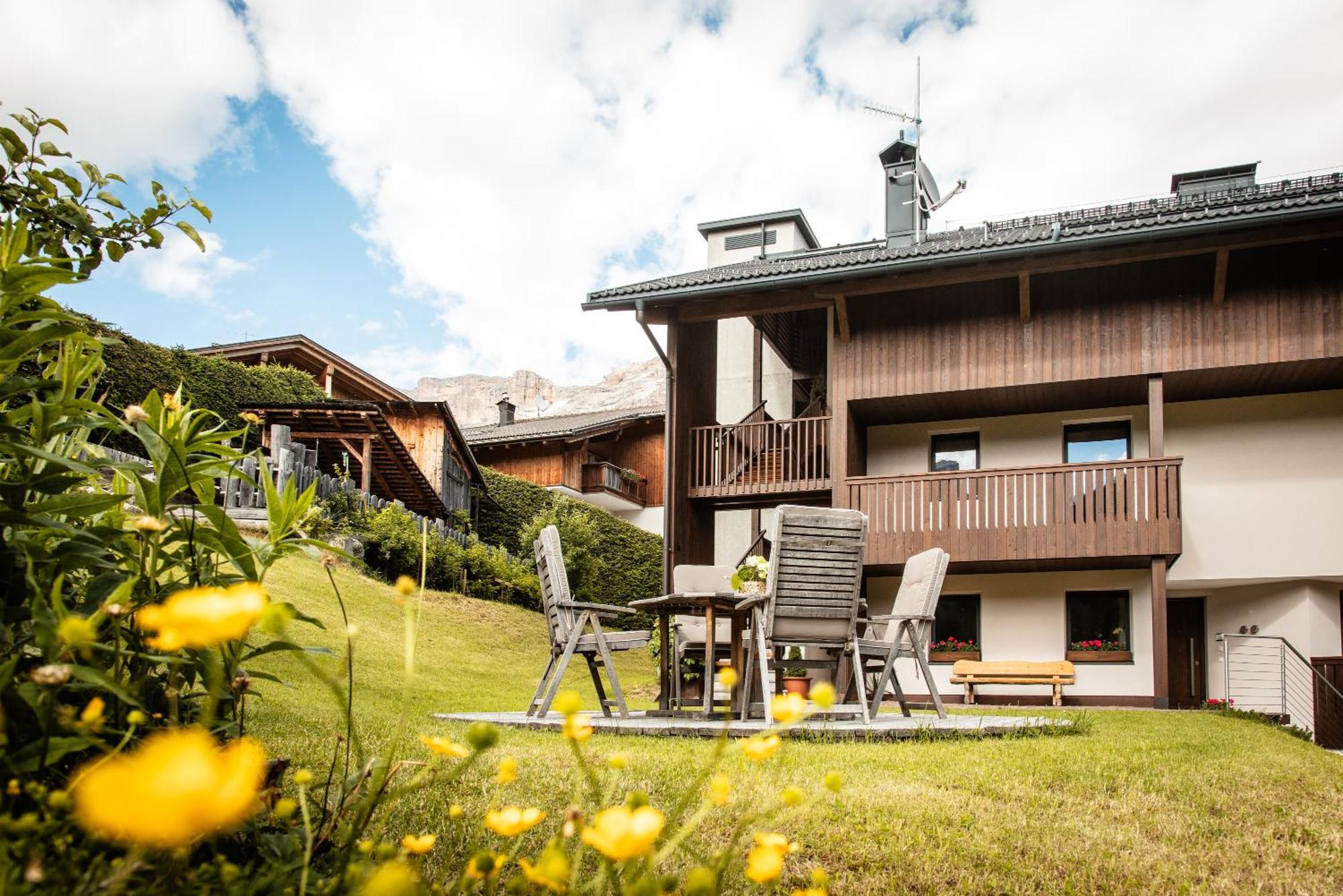 Apartment Ciasa Laoi San Cassiano  Buitenkant foto